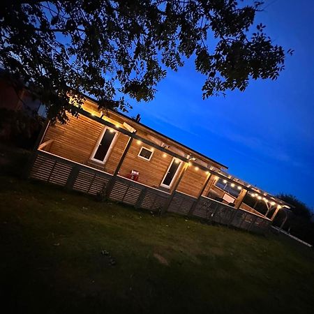 Hotel Tracey'S Hideaway - With Hot Tub & Amazing Views Llanasa Exteriér fotografie
