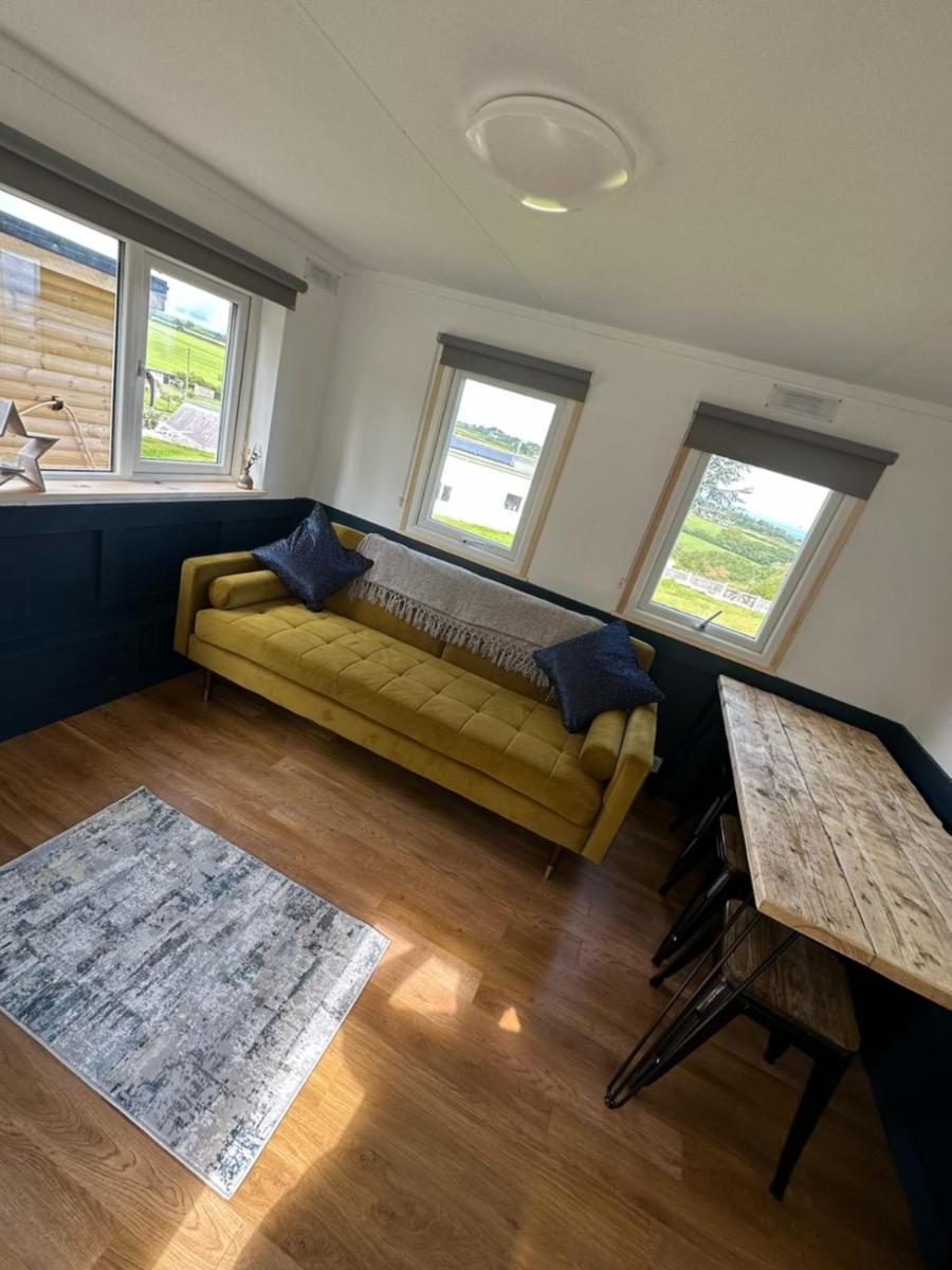 Hotel Tracey'S Hideaway - With Hot Tub & Amazing Views Llanasa Exteriér fotografie