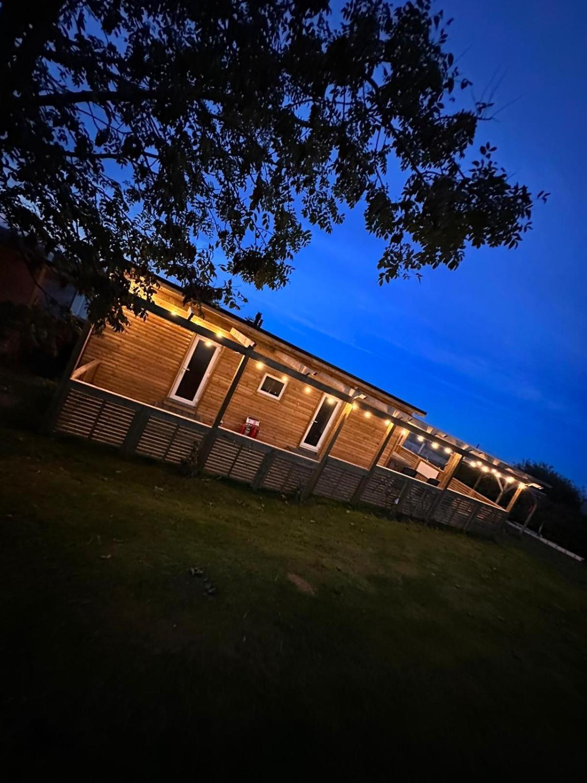 Hotel Tracey'S Hideaway - With Hot Tub & Amazing Views Llanasa Exteriér fotografie